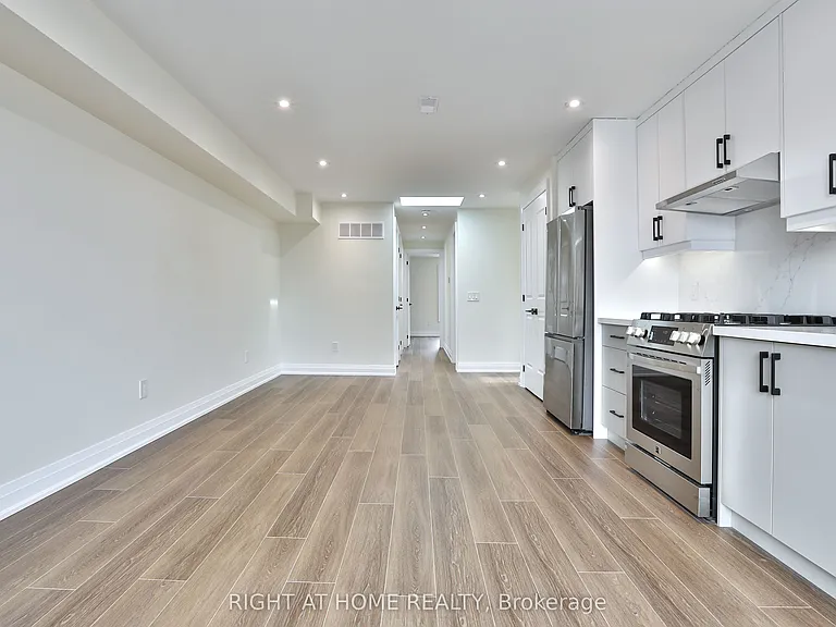 39 15th St #3 — Photo 11