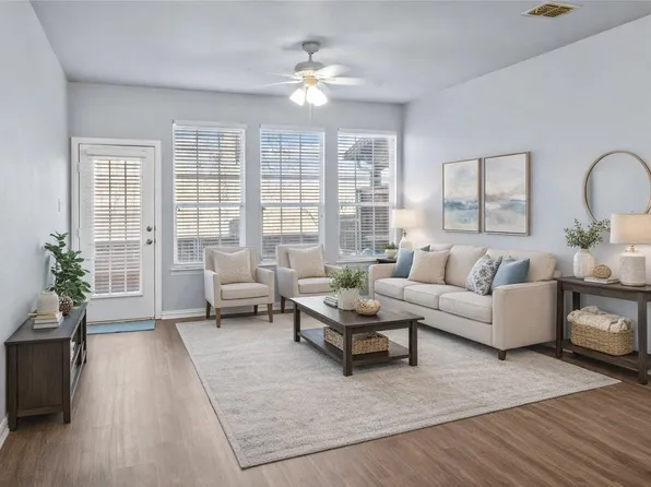 1825 Brookview Dr, Carrollton, TX 75007