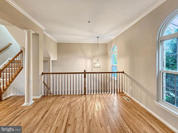4th image of 3855 Eisenhower Ave