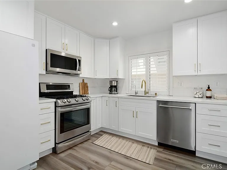 5255 Coldwater Canyon Ave #E — Photo 7