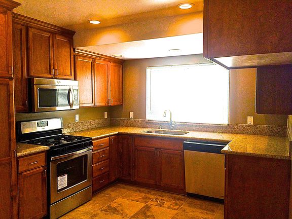 Kitchen: new appliances & custom cabinets