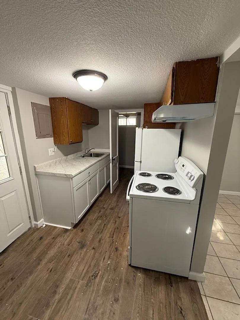 2 bed, $800 — Photo 3
