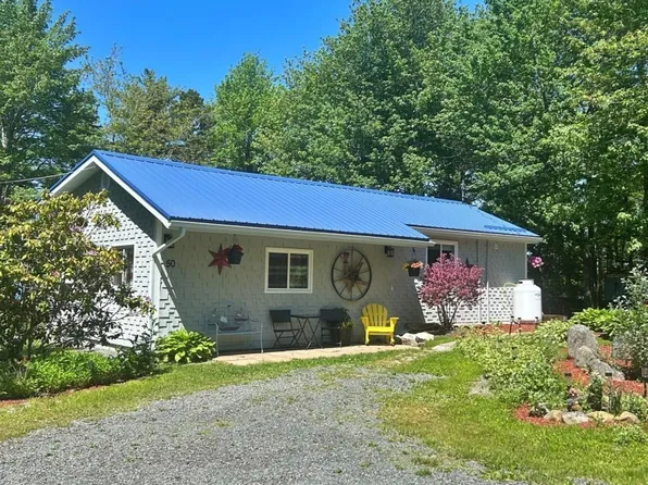 50 Andrew Lake Rd, Lunenburg, NS B4V 5W2