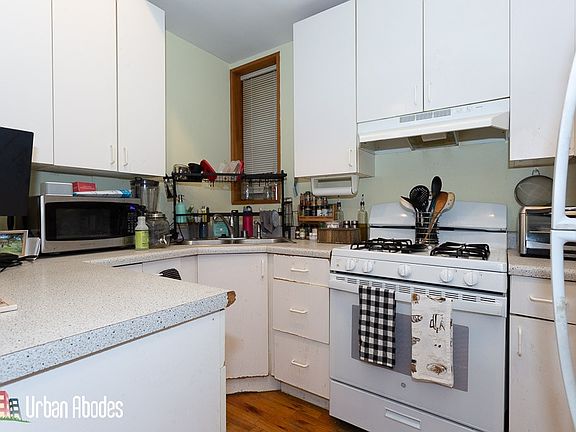 2nd image of 1307 N Greenview Ave #1A