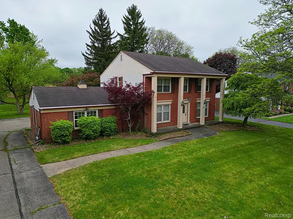 4003 Old Dominion Dr, West Bloomfield, MI 48323