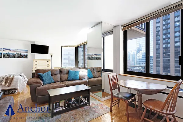 Rented by Anchor Associates | media 19