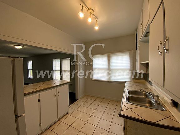 3rd image of 403 Florida St