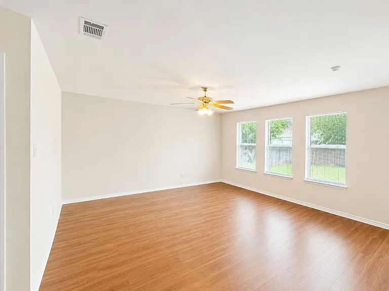 5406 Boot Scootin Ct — Photo 3