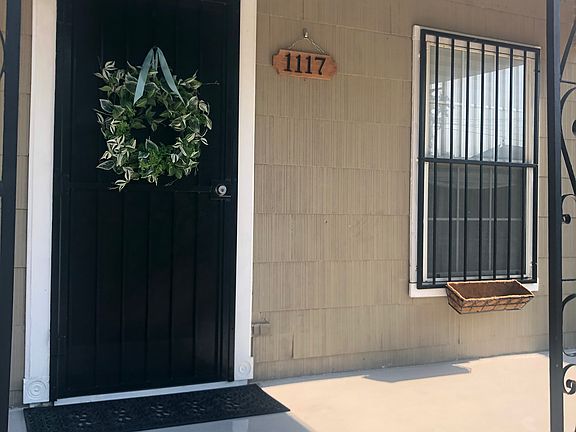 2nd image of 1117 Perez St