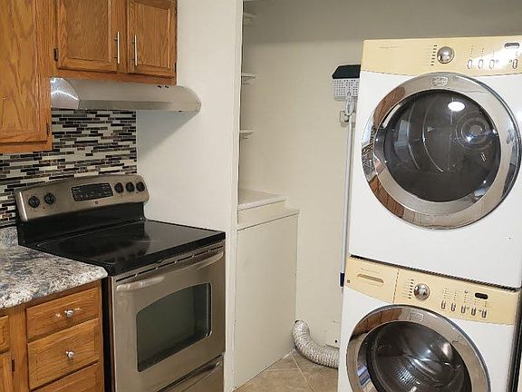 4th image of 420 S 11th St