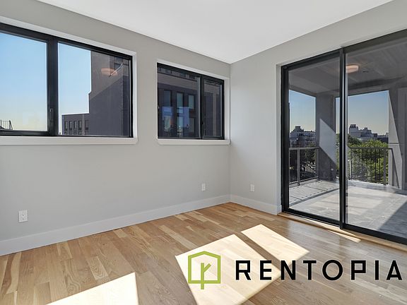3rd image of 494 Manhattan Ave APT 4B