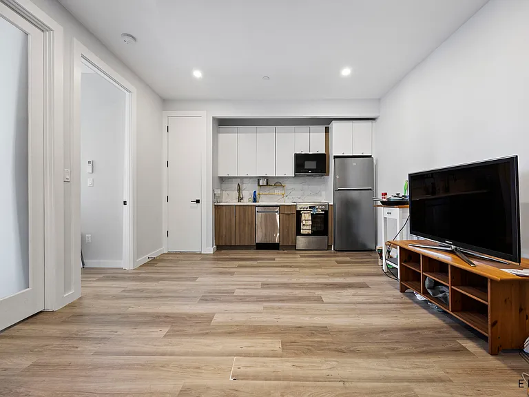 2913 Snyder Ave #5R — Photo 10
