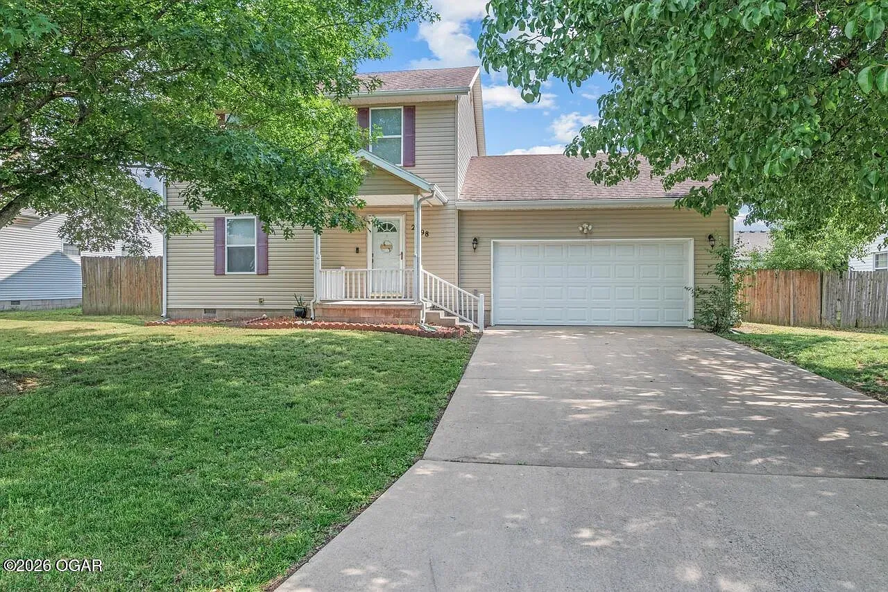 3 bed, 2.0 bath, 1350 sqft, $1,450 — Photo 1