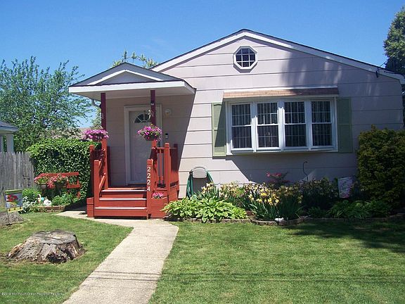 4th image of 2224 2nd Ave