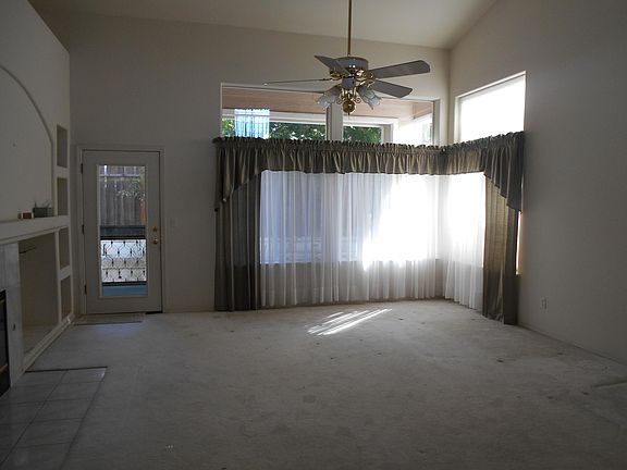 3rd image of 1016 E Monticello Cir