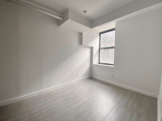 5th image of 1141 Union St #1A