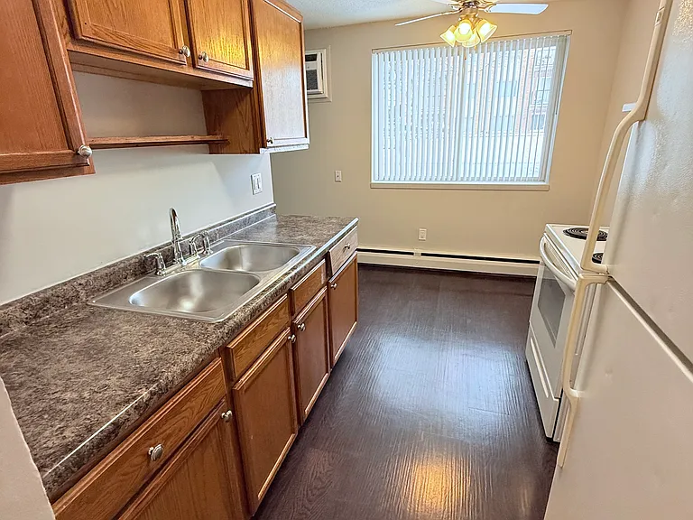 Parkview Apartments — Photo 32