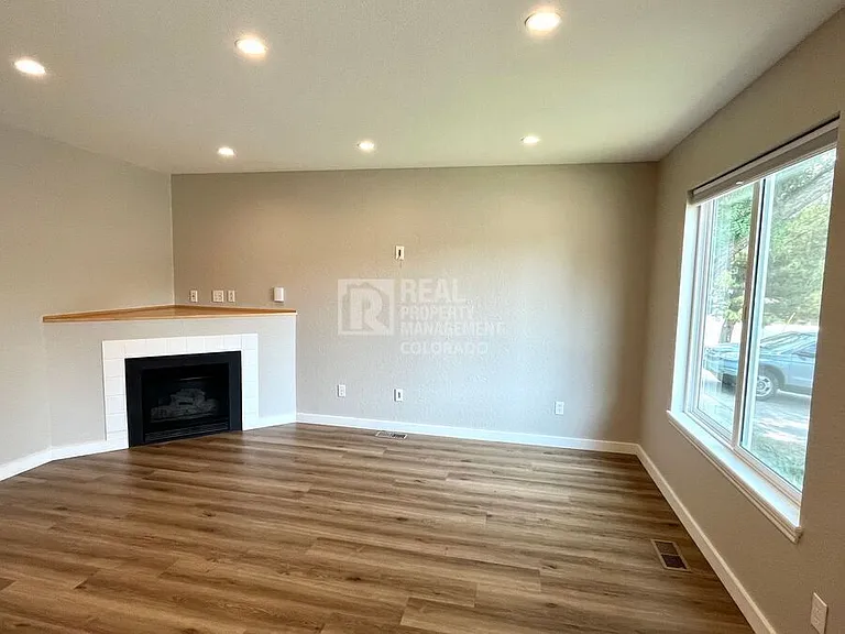 1304 Race St — Photo 3