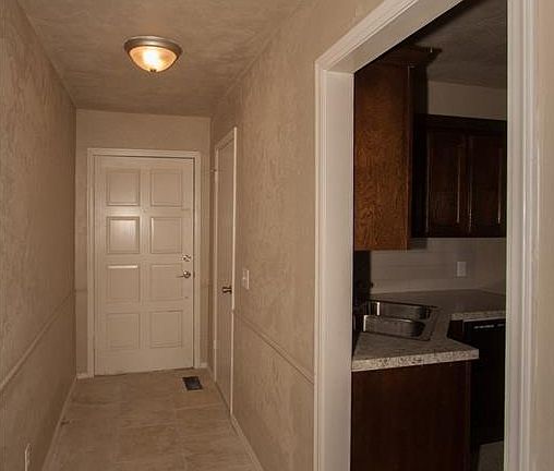 3rd image of 13299 E 32nd Ct