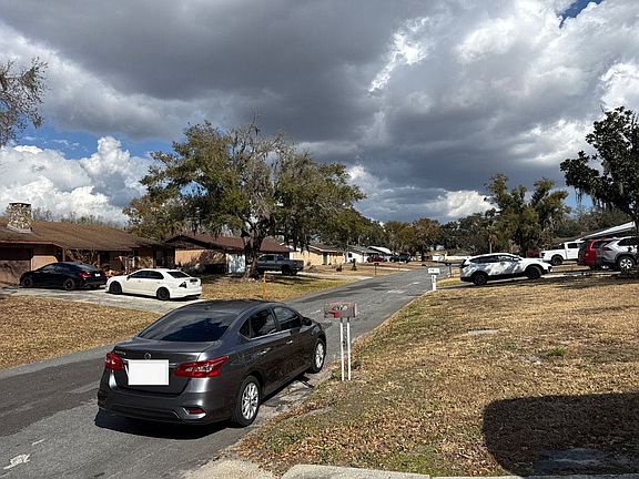 4th image of 2318 Maple Hill Dr