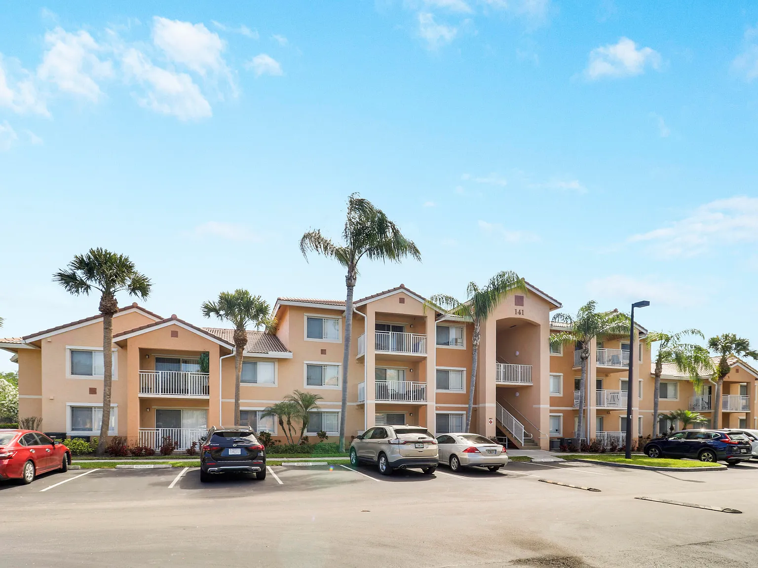 2 bed, 2.0 bath, 960 sqft, $1,950 — Photo 2