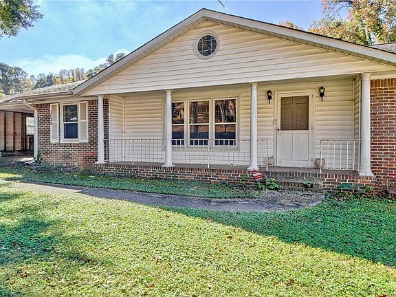 3rd image of 3139 Dodson Dr