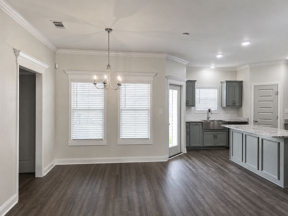 5th image of 3871 Lu Ln