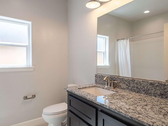 5th image of 240 Kaweah Street