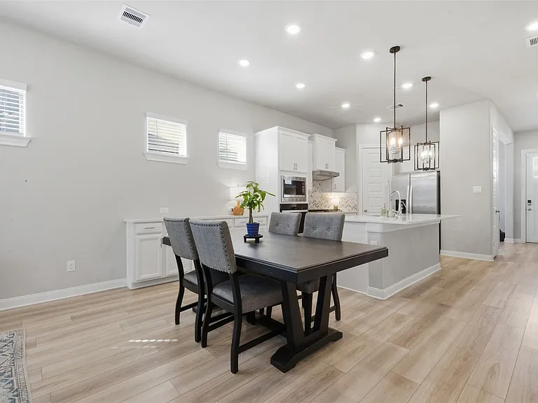 2406 Driftwood Trl — Photo 10