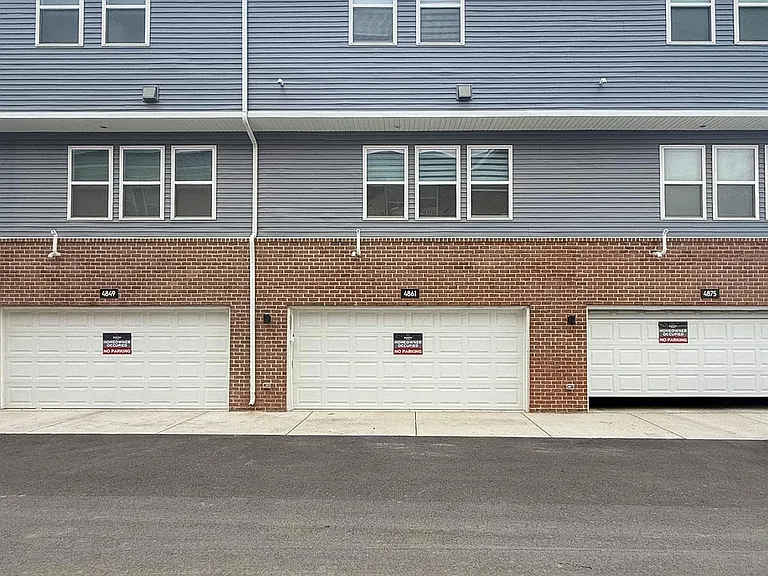 4861 Ludlow Ln — Photo 14