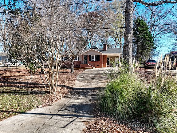 2nd image of 1307 N Hills Dr