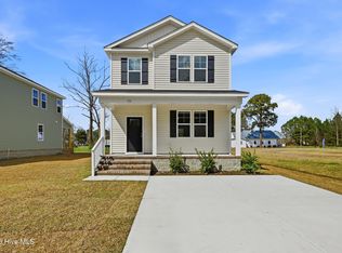 708 W Hayes St, Burgaw, NC 28425