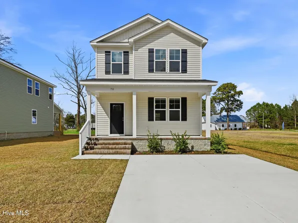 708 W Hayes Street, Burgaw, NC 28425