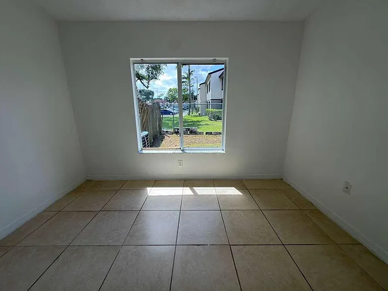 3842 SW 48th Ave — Photo 19