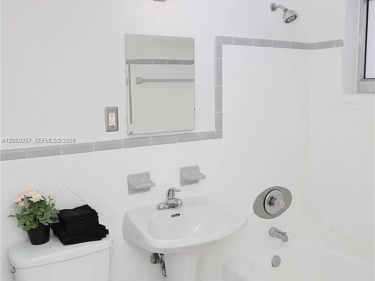 215 Antilla Ave #2 — Photo 11