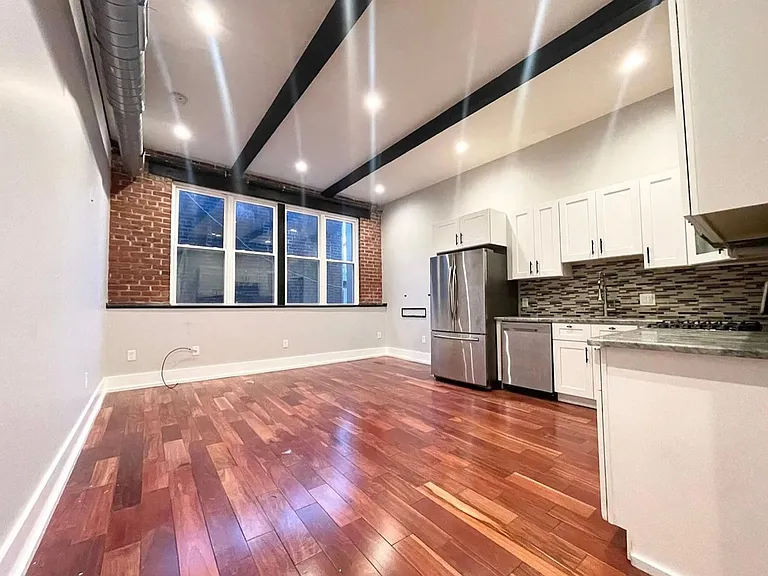 1025 E Montgomery Ave — Photo 2