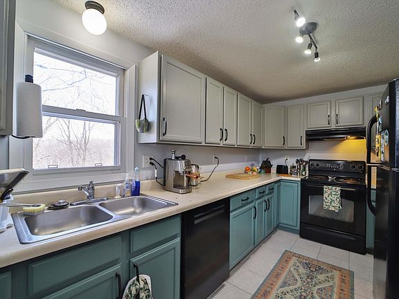 2nd image of 403 N 1st St