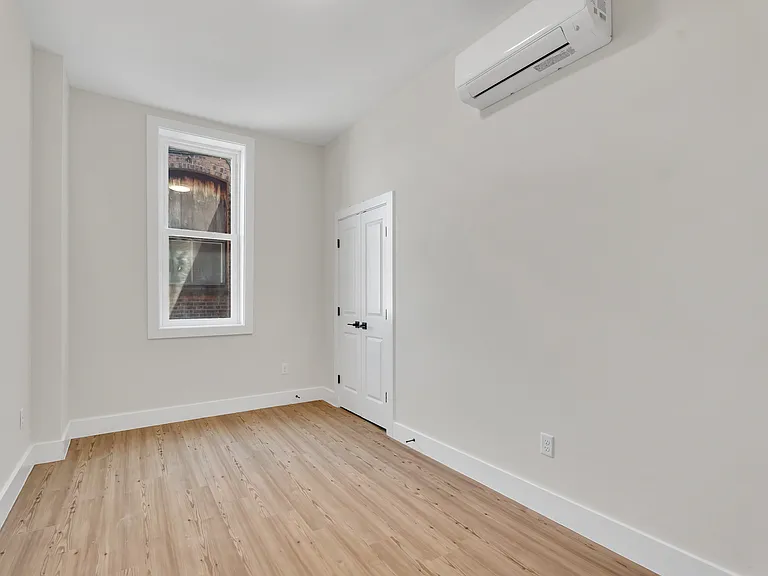 472 Main St — Photo 6