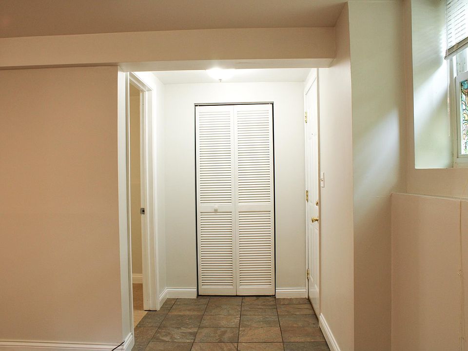 2nd image of 1030 N Wood St