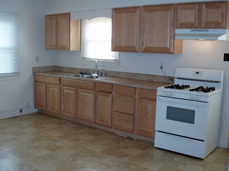 2nd image of 2031 E Pembroke Ave #A