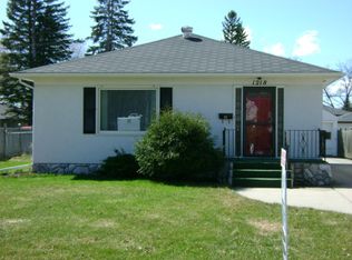 1218 Oak St, Grand Forks, ND 58201