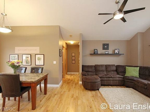 4th image of 15015 Treevalley Dr NE