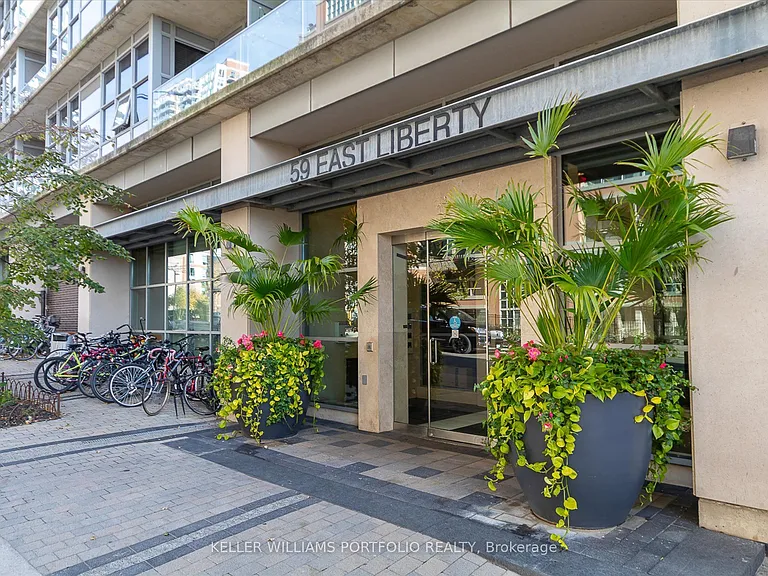 59 E Liberty St #911 — Photo 2