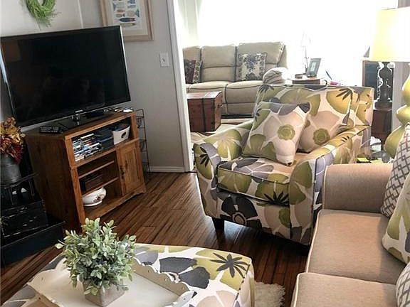 2nd image of 831 Santa Anna Dr
