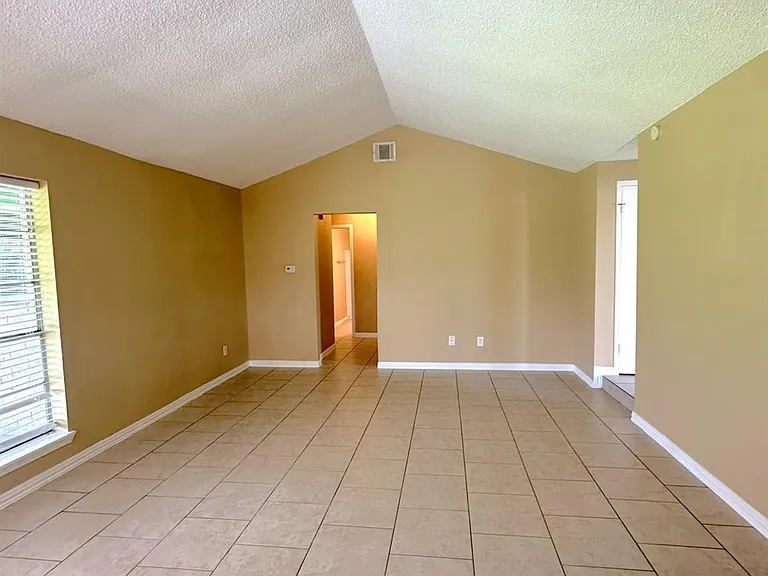 12210 Roandale Dr — Photo 12