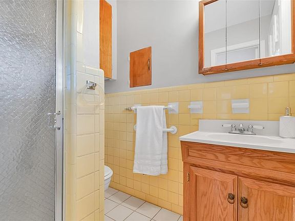 4th image of 5338 Glenwick Ln