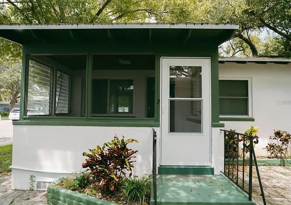 2001 Dr Martin Luther King Jr St N #4