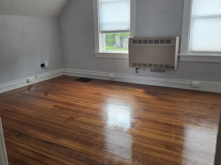 32 Brook St — Photo 5