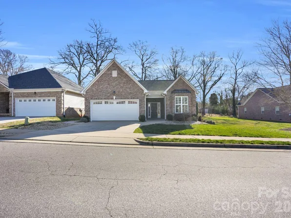 105 Sweet Oaks Ln, Statesville, NC 28677