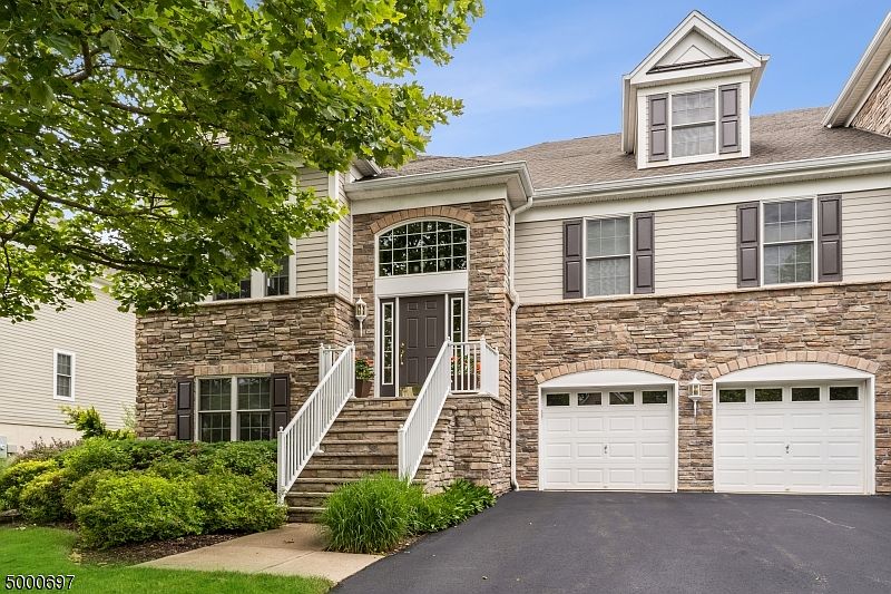 1st image of 7 Lonergan Ln